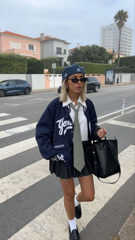 Baseball Jacket Outfit Street Style, Yankee Outfits Women, Race Car Jacket Outfit, New York Yankees Outfit, Baseball Jersey Outfit Women, Clean Outfits, Yankees Outfit, Baseball Game Outfit, Baseball Jacket Outfit