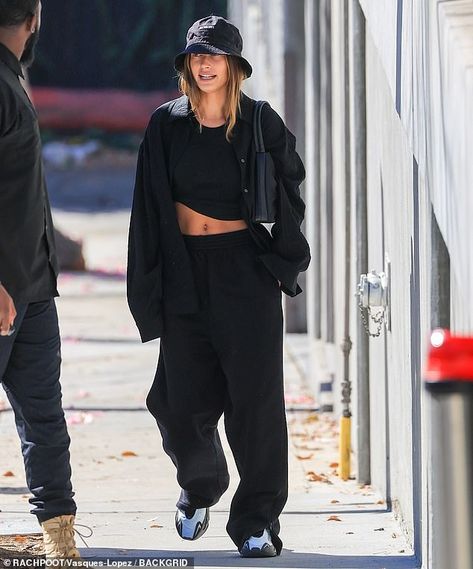 Hailey Baldwin Street Style, Long Black Sweater, Hailey Baldwin Style, West Hollywood California, Lunch Date, Womenswear Fashion, Soho House, October 2, Hailey Baldwin