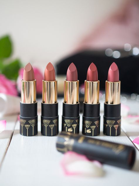 Lipstick For Pale Skin, Drugstore Lipgloss, Lipstick Photos, Mac Lipstick Shades, Cosmetic Inspiration, Flatlay Makeup, Lipstick For Dark Skin, New Eyeshadow Palettes, Lip Gloss Cosmetics