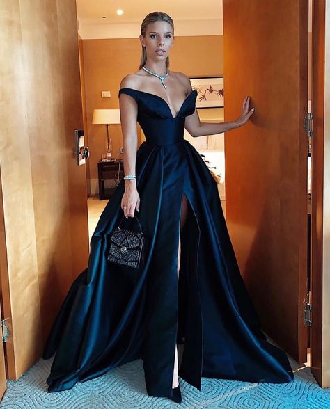 Bespoke evening gown worn by Tash Oakley #LeahDaGloria #AustralianDesigner #TashOakley #NatashaOakley #WeddingDressDesigner #WeddingGownDesigner #Ballgown #DesignerBridal #Train #Trail #RedCarpetGown #RedCarpetDress #DesignerWeddingGown  #MadeToMeasure #PlungeNeckline #HighSplit #OffTheShoulder #Pleats #Elegant #ElegantEveningGown #DesignerFashion #AustralianFashionDesigner #NGV #BlackEveningDress #DesignerDress #DesignerGown #DramaticGown #Stylish #StylishDress #StylishGown A Line Formal Dress, Look Gatsby, Evening Long Dress, Formal Dress Long, Long Dress Elegant, Natasha Oakley, Long Dresses Elegant, Celebrity Gowns, V Neck Prom Dresses