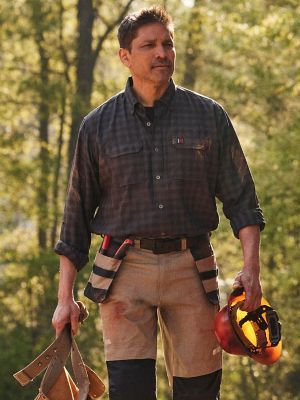 Men Rolled Up Sleeves, Worker Outfit Men, Construction Clothing, Construction Outfit, Western Shop, Rolled Up Sleeves, Workwear Jeans, Wrangler Shirts, Mens Workwear