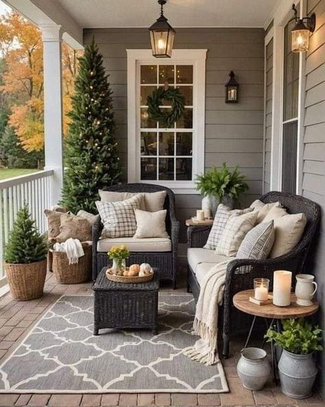 Front Deck Furniture Ideas, Front Porch Furniture Layout Ideas, Farmhouse Patio Decorating Ideas, Porch Styling Ideas, Patio Ideas Farmhouse, Veranda Inspiration, Front Porch Patio Ideas, Front Porch Furniture Ideas, Porch Furniture Ideas