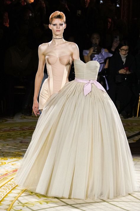 Spring 2023 Couture, Victor And Rolf, 2023 Couture, Collection Couture, Viktor & Rolf, Fashion People, Runway Collection, Spring 2023, Elie Saab