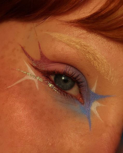 Weird Makeup Looks, Mystical Makeup, Earthy Makeup, Unique Makeup Looks, Abstract Makeup Looks, Fun Eyeliner, Make Up Aesthetic, Up Aesthetic, Aesthetic Star