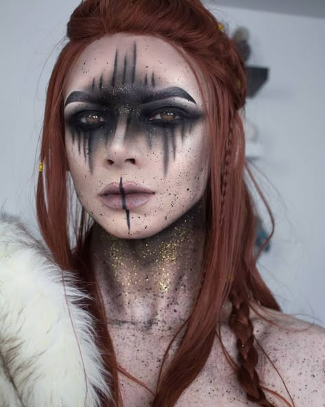 A bunch of you asked for a front view of my Viking // Elven Warrior look a few days back so here it is. ✨ ~ I haven't softened my skin in… Viking Makeup, Ghost Makeup, Make Up Diy, Makeup Zombie, Fantasy Make-up, Halloweenský Makeup, Halloween Make-up Looks, Makeup Dark, Creepy Halloween Makeup