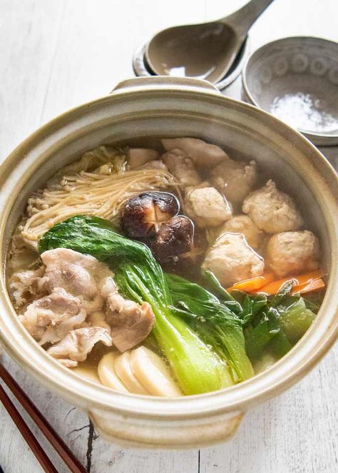 Hero shot of Chanko Nabe cooked in a large clay pot. Hot Pot Recipes, Nabe Recipe Japanese Food, Nabe Recipe Hot Pot, Chanko Nabe Soup, Japanese Nabe Hot Pot, Clay Pot Meals, Japanese Food Soup, Chanko Nabe Recipe, Japanese Soup Recipes