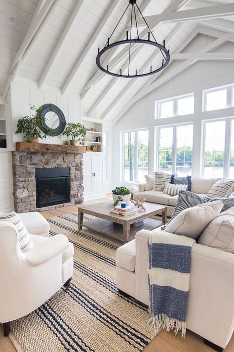 Lake House Blue and White Living Room Decor Contemporary Family Rooms, Contemporary Family Room, Blue And White Living Room, White Living Room Decor, Furnitur Ruang Keluarga, Farmhouse Living Room Decor Ideas, Modern Farmhouse Living, Coastal Living Rooms, Modern Farmhouse Living Room