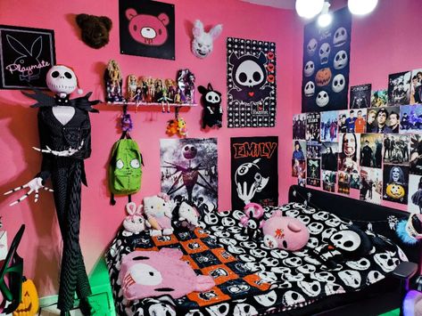 Scene Kid Room, Emo Bedroom, Emo Room, 2000s Room, Scene Room, Cool Room Decor, Hello Kitty Rooms, Room Goals, Indie Room