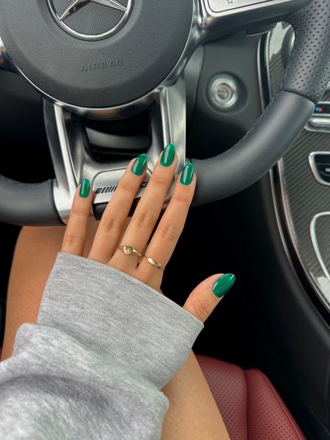 Green jelly nails Different Nail Color Ideas, Nails Acrylic Plain Simple, September Summer Nails, August Nails Green, Almond Nail Colors Summer, Gel Nails Light Green, Nail Inspo End Of Summer, Simple Solid Color Nail Ideas, Hailey Bieber Green Nails