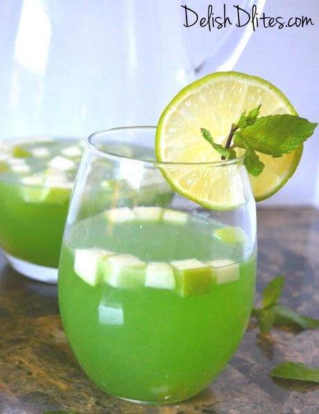 Green Sangria, perfect for St. Patrick's Day! Green Sangria, St Patricks Day Drinks, St Patricks Day Food, Green Drinks, Halloween Cocktails, Saint Patties, Sangria Recipes, Irish Recipes, Get The Party Started