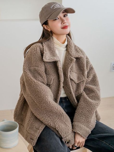 The size of the mountain clothes is the best Cute Winter Outfits Aesthetic Coats & Jackets, Long Coats For Short Women Winter, Australia Outfit Winter, Outfits With Teddy Bear Jacket, Korean Jackets For Women, Teddy Shacket Outfit, Short Teddy Coat Outfit, Winter Jackets Aesthetic, Teddy Jacket Outfit Winter