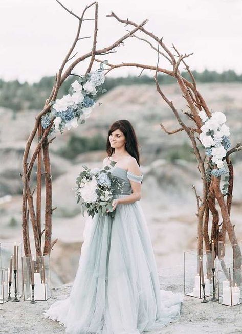 Make your wedding unforgettable with our latest arch ideas. Beach Wedding Arch, Wedding Arches Outdoors, Wedding Alters, Wedding Ceremony Arch, Garden Weddings Ceremony, Wedding Arch Flowers, Arch Flowers, Wedding Altars, Wedding Ceremony Backdrop