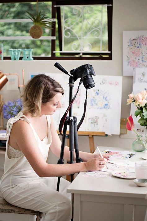 Artist Studio Photoshoot, Artist Core, Artist In Studio, Home Office Creative, Artist Home Studio, Paint Space, Watercolour Heart, Personal Branding Inspiration, Artist Lifestyle