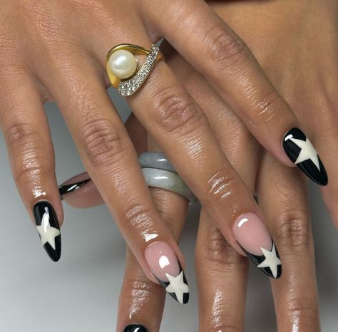 Stars Nails, Kutek Disney, Unghie Sfumate, Almond Nails Designs, Almond Acrylic Nails, Star Nails, Oval Nails, Girls Nails, Prom Nails