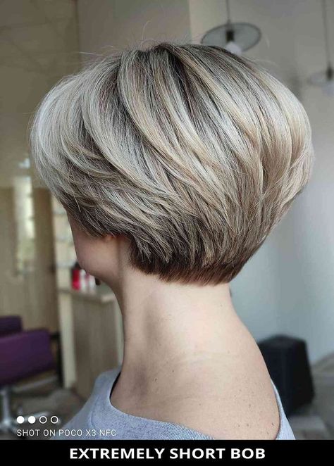 Style your hair with this spectacular extremely short bob for your next haircut! See more details for it and the rest of the 15 most popular very short bob haircuts for a fresh look. // Photo Credit: @wellleite_hairstudio on Instagram Very Short Bob Haircuts, Short Wedge Hairstyles, Hairstyle Trending, Very Short Bob Hairstyles, Very Short Bob, Short Stacked Hair, Short Stacked Bob Haircuts, Short Layered Bob Haircuts, Wedge Haircut