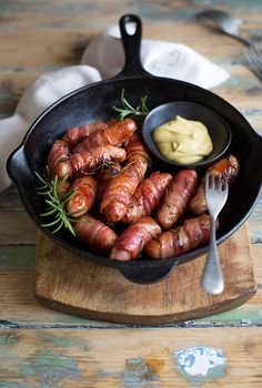 Bacon wrapped sausages with rosemary and honey Bacon Wrapped Sausages, Rosemary Honey, Aesthetic Health, Tattoo Health, Christmas Feast, Bee Tattoo, Cast Iron Skillet, Iron Skillet, Bacon Wrapped