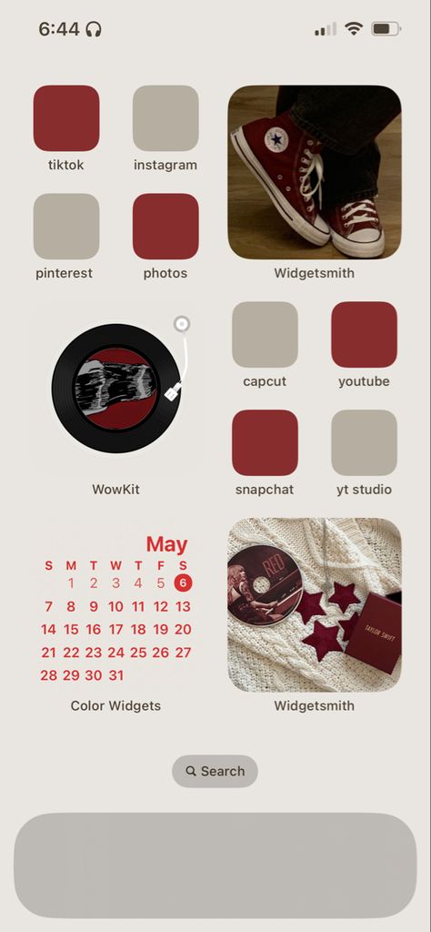 Red Iphone Widget Aesthetic, Red Phone Screen Aesthetic, Cream And Red Homescreen, Classical Art Homescreen Layout, Dark Red Ios 16 Wallpaper, Red Ios Homescreen Ideas, Dark Red Homescreen Ideas, Burgundy Phone Theme, Wine Red Homescreen