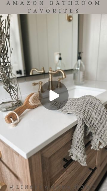 Linsey Woods | Home Decor on Instagram: "Comment SHOP to receive a DM with links to each of these 🥰 Some of my favorite additions to our guest bath are just little Amazon finds! Towel hooks come in a set of 4 so you could even tackle two bathrooms with them 🤭 Lmk if you try any! 

https://liketk.it/4MPqX" Woods Home, Giveaway Alert, Wood Home Decor, Guest Bath, Towel Hooks, Guest Bathroom, Most Favorite, Amazon Finds, Bathroom Hooks