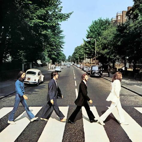 Harry Benson, Greatest Album Covers, The Beatles Abbey Road, Rock & Roll, Cool Album Covers, Beatles Art, Beatles Abbey Road, Yoko Ono, Great Albums