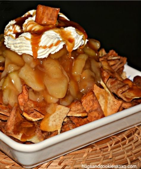 Caramel Apple Pie Nachos Caramel Apple Nachos, Apple Pie Tacos, Apple Pie Cheesecake, Dessert Nachos, Nachos Ingredients, Apple Nachos, Caramel Apple Pie, Caramel Apple, Kids Fun