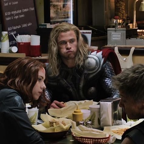 Funny Marvel Pfp, Thor Pfp, Thor Meme, Thor Aesthetic, Chris Hemsworth Funny, Thor Funny, Thor Icon, Avengers Dr, Dr Marvel