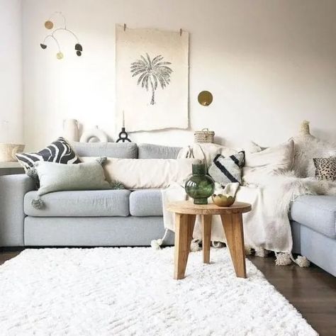 What colour carpet goes with grey sofa - News Dark Grey Carpet, Light Gray Carpet, Dark Gray Sofa, Light Gray Sofas, Neutral Carpet, Bank Design, Grey Sofa, Grey Couches, Dark Grey Rug