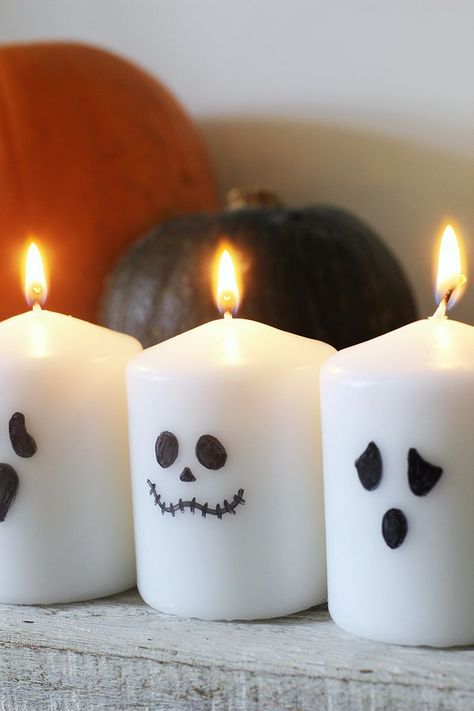 Top Spooky DIY Halloween Candles That You Must Try Halloween Candle Decor, Halloween Candles Diy, Spooky Halloween Candles, Fun Diy Halloween Decorations, Halloween Decor Diy, Easy Pumpkin Carving, Halloween Eve, Big Candles, Candle Crafts Diy