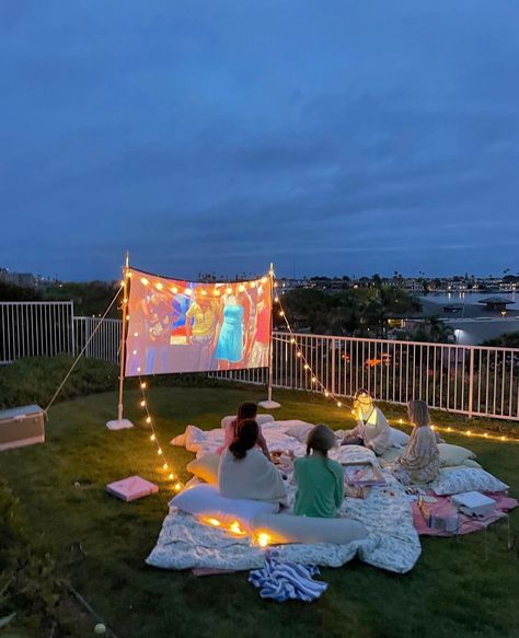 Backyard Sleepover Ideas, Movie Marathon Party, Movie Sleepover, The Scary Movie, Canon Event, Pj Party, Spooky Movies, Garden Party Birthday, Scary Movie