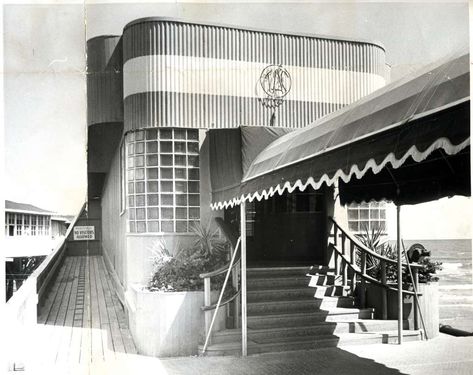 June 10, 1957:The Balinese Room at 2107 Seawall Blvd, Galveston. Photo: Houston Chronicle Files Galveston Seawall, Room Music, Galveston Island, Galveston Texas, Sea Wall, Music Venue, Galveston, Balinese, Vintage Photos