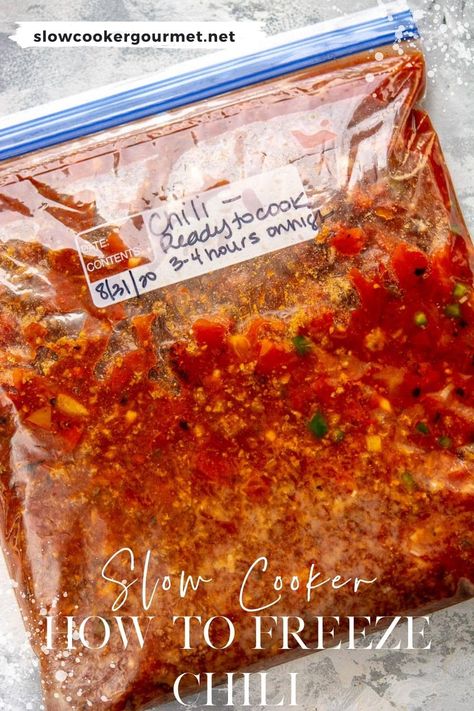 If you want to have an easy go-to for dinners any night of the week, then learn how to freeze chili! From meal prep to leftovers the freezer will help you get a delicious meal on the table! Chili Recipe Crockpot Freezer, Freezer Chili Recipe, Freezer Chili Make Ahead, Freezer Chili Crockpot, Freezer Chili, Freezing Chili, 21 Day Fix Chili, Recipes For Roast, Roast Stew