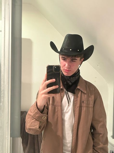 Halloween Party Outfits Men, Holloween Costume Ideas Cowboy, Urban Cowboy Halloween Costumes, Halloween Costume Men Aesthetic, Cowboy Costume Aesthetic, Easy Men Costumes, Hot Cowboy Costume Men, Mens Cowboy Costume, Easy Man Costumes