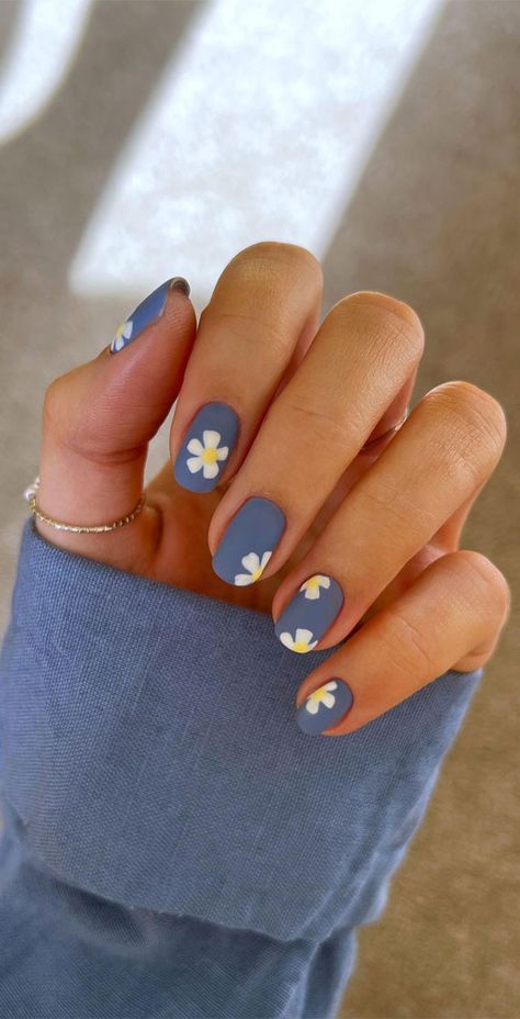 Gel Nails Colour Ideas, Cute Summer Nails Almond Short, Summer Short Almond Nails, Colour Nail Art, Nails Daisy, Nail Art Bleu, Daisy Nail Art, Cute Spring Nails, Daisy Nails