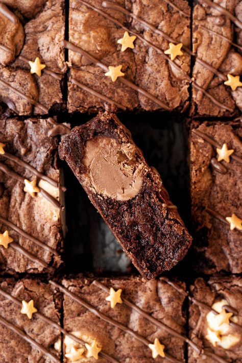 Lindt Brownies, Lindor Cake, Lindt Chocolate Cake, Lindt Cake, Lindt Recipes, Lindt Chocolate Recipes, Gourmet Brownies, Lindt Truffles, Truffle Cookies