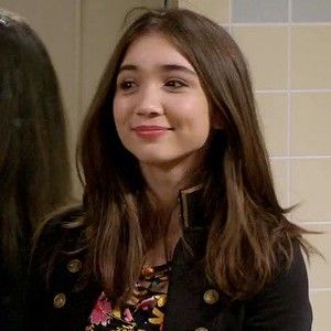 Riley Girl Meets World, Riley Matthews Outfits, Women Faceclaims, Maiara Walsh, Method Acting, Ariana Grande Victorious, Riley Matthews, Girly Movies, Rowan Blanchard