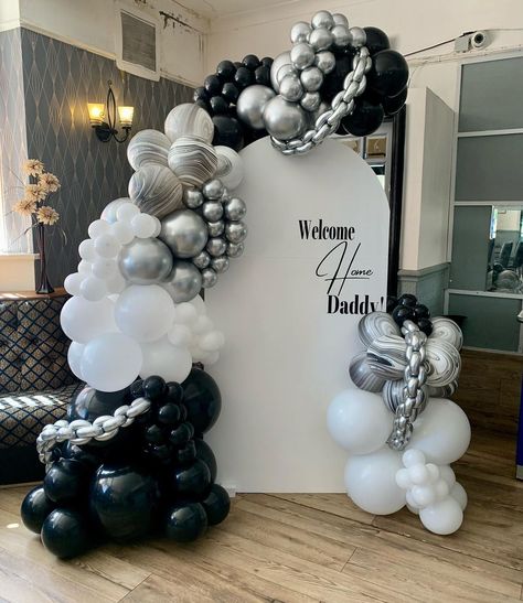 JD Occasions on Instagram: “𝖒𝖆𝖗𝖇𝖑𝖊 & 𝖈𝖍𝖆𝖎𝖓𝖘🖤 Single sail board set up done today✨ Love these colours together! Message us today to get your event booked in 📥…” Black White And Silver Balloon Arch, Arch Boards Backdrop, Balloon Set Up Ideas, Marble Balloon Garland, Festa Rock Roll, Black And White Party Decorations, Marble Balloons, Black And White Balloons, Balloon Arch Decorations