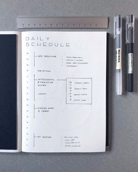 Simple, Beautiful and Minimalist Bullet Journal Weekly Spreads/Layouts you need to try right now. Easy Bullet Journal Spreads! You’ll find all kinds of collection pages include key, index, budget & finances, workout, monthly cover, habit tracker, yearly calendar, future log, daily log, weekly spreads, books to read, and more to setup your minimalist bujo. monochromatic highlighting and other tips #bulletjournal #bulletjournalweeklylog #bujo #weeklyspread Bullet Journal Weekly Spread Layout, Minimalist Bullet Journal Layout, Daily Bullet Journal, Minimalist Bullet Journal, Bullet Journal Minimalist, Bullet Journal Monthly Spread, Bullet Journal Key, Bullet Journal Spreads, Habit Tracker Bullet Journal