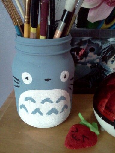 Totoro Diy, رسم كاريكاتير, Beauty Boost, Power Of Makeup, Anime Decor, Anime Room, Seni Cat Air, Anime Crafts, Painted Jars