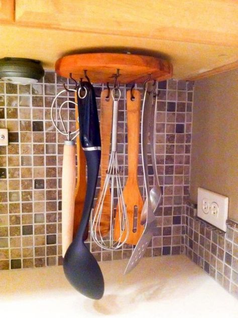 10 RV Kitchen Storage And Organization Ideas Under $50 Cooking Utensil Storage, Küchen In U Form, Desain Pantry, Smart Tiles, Utensil Storage, Decor Ikea, Kitchen Organization Diy, The Ceiling, Room Decorations