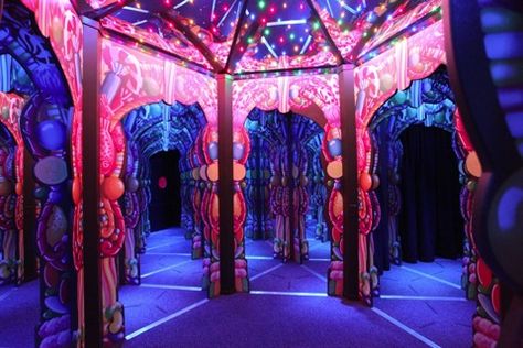 Palace of Sweets Mirror Maze, Wildwood, New Jersey, USA Mirror House Circus, Hall Of Mirrors Circus, Circus Mirror Maze, House Of Mirrors Carnival, Mirror Maze Aesthetic, Hall Of Mirrors Aesthetic, Ysl Moodboard, Circus Mirror, Mirrors Aesthetic