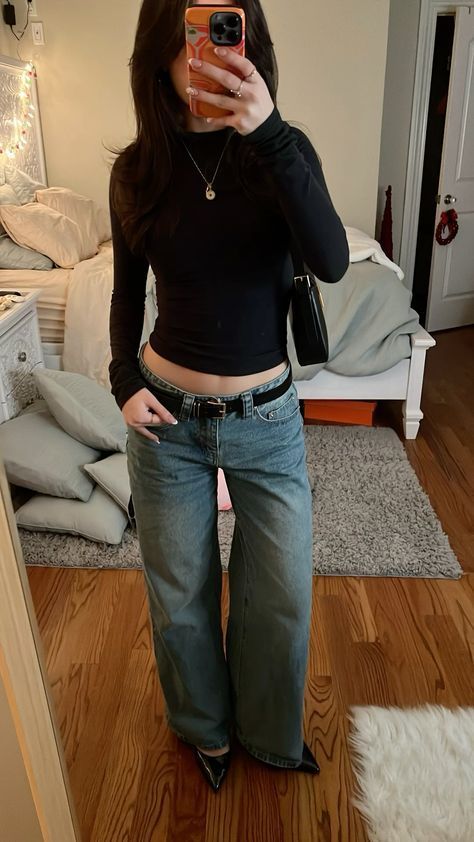 Jeans & Heels, Cross Over Jeans Outfit, Outfit Ideas With Jeans And Heels, High Heel Jeans Outfit, Casual Black Heels Outfit, 2000 Jeans Outfit, High Heel Outfits Casual, Casual Heels Outfit Winter, Fall Outfits Flared Jeans