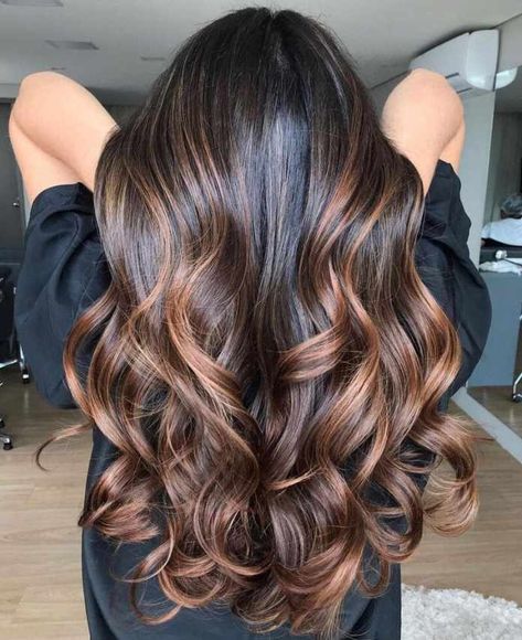 Balayage capelli 💁🏻‍♀‍ Cos’è, come si fa, gli effetti da copiare e gli errori da evitare Balayage Hair Ideas, Short Hair Fringe, Long And Short Hair, Short Dark Hair, Balayage Hair Blonde, Short Hair Balayage, Very Short Hair, Fringe Hairstyles, Hair St