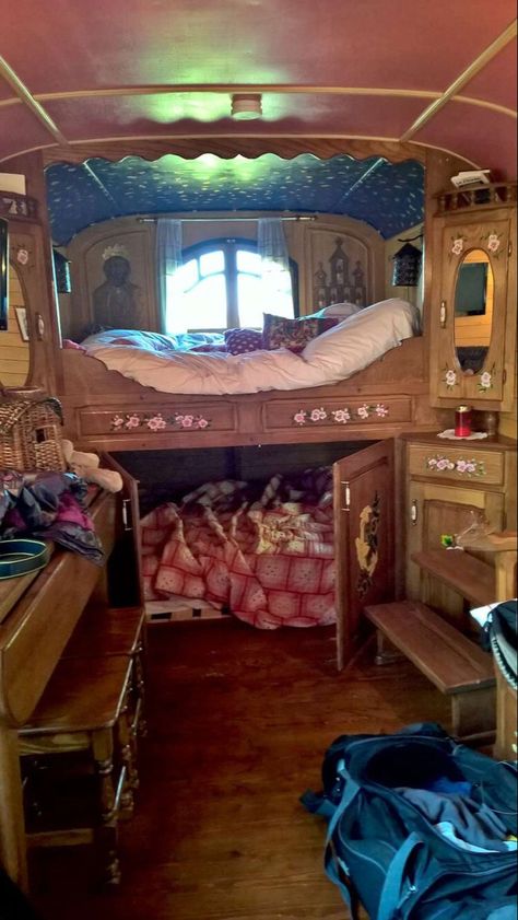 Hiasan Bilik Tidur, Camper Makeover, Van Home, Aesthetic Rooms, Pretty Room, Dream Room Inspiration, Room Makeover Inspiration, House Room, Room Inspiration Bedroom