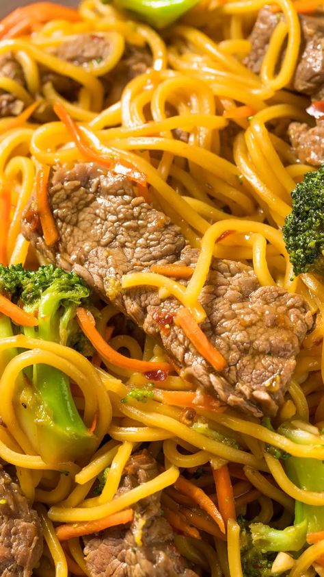 The Best Beef and Vegetable Lo Mein | getcakerecipes Steak Lo Mein Recipe, Beef Chow Mein Recipe Chinese Food, Homemade Beef Lo Mein, Food Lion Recipes, Lo Mein With Ramen Noodles, Beef And Broccoli Lo Mein, Lomein Recipes, Instant Pot Lo Mein, Broccoli Lo Mein