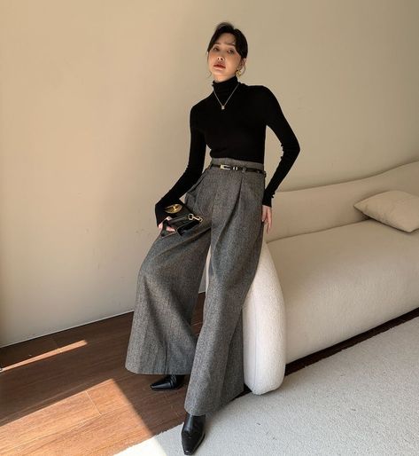 Elegant Pants Outfit, Stylish Office Outfits Women, Wide Leg Pants Outfit Work, Stylish Office Outfits, Wide Pants Outfit, Wide Leg Trousers Outfit, Grey Pants Outfit, Pants Outfit Work, Wide Leg Pants Outfit