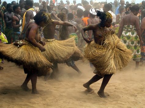 African dance Africa Tribes, African Dance, Afrique Art, Art Premier, Dance Movement, Shall We Dance, African People, Africa Art, We Are The World