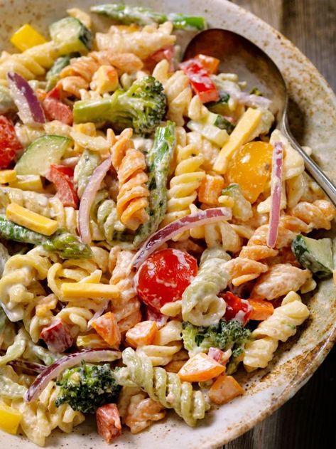 Pasta Salad With Broccoli, Creamy Pasta Salad Recipe, Salad With Broccoli, Creamy Pasta Salads, Pasta Salad With Tortellini, Pasta Salad Dressing, Pasta Italiana, Ranch Pasta Salad, Ranch Pasta