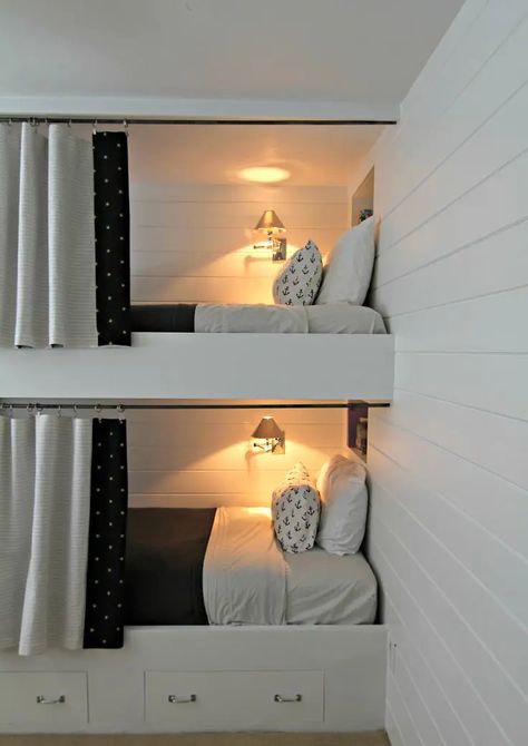 a white kids' room with built in bunk beds, black and white bedding and curtains, sconces on the walls for more coziness Guest House Interior Ideas, Ikea Bunk Bed Hack, New Bed Ideas, Gym Makeover, Bunk Beds Ideas, Bunker Ideas, Lake Cabin Ideas, Room Ideas For Kids, Ikea Bunk Bed