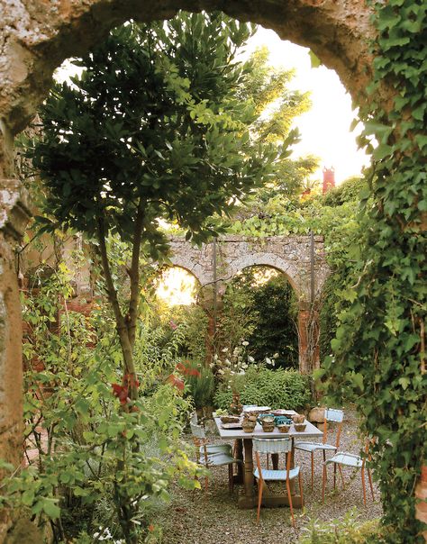 Walled Garden, Tuscan Style, Outdoor Dining Area, Nature Aesthetic, Pretty Places, Dream Garden, Cottage Core, Future House, Land Scape