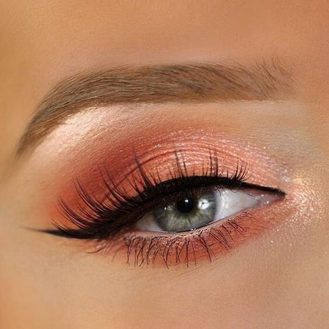 MINKPINK on Instagram: “Staying in? Why not master your makeup? We are loving this peachy look 🍑” Peach Eye Makeup, Color Durazno, Rainbow Eyeshadow, Orange Eyeshadow, Eyeshadow Tips, Peach Makeup, Peach Eyeshadow, Eyeshadow For Blue Eyes, Red Eyeshadow