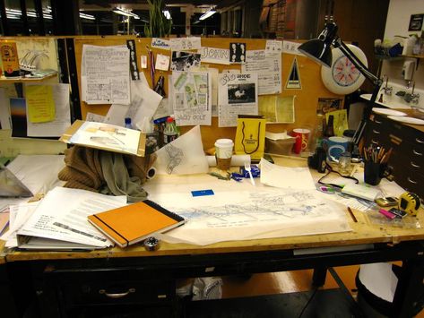 Office Hacks, Messy Desk, Increase Creativity, Messy Room, Space Time, Work Desk, Tidy Up, Study Motivation, Drafting Desk